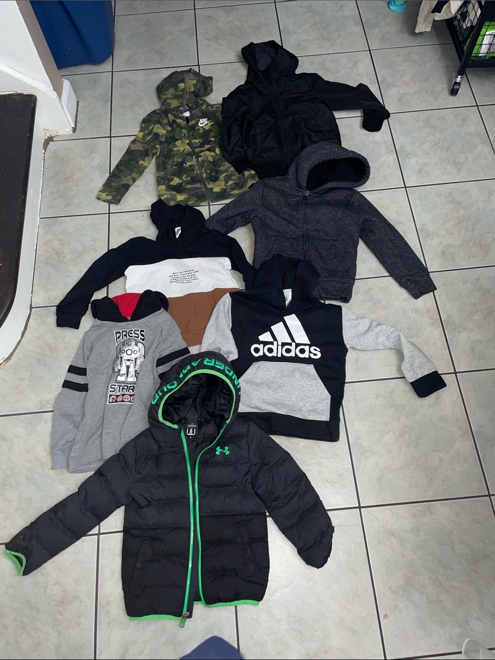 Boys sweatshirt and jacket bundle (7) size 6 - Picture 2 of 9